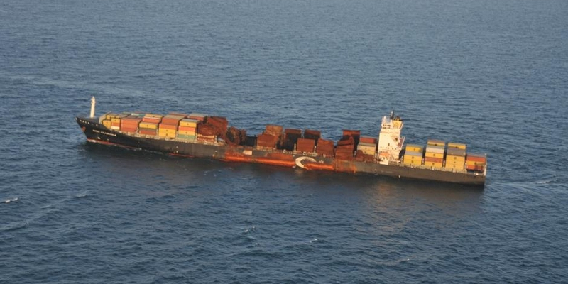 Passage van containerschip Flaminia in 2012